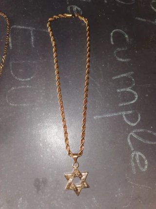 Collares con colgante de calavera  y estrella
