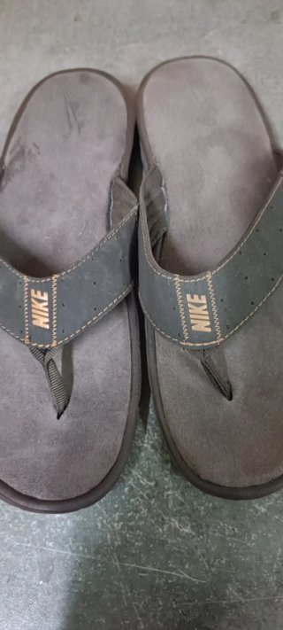 Chanclas Nike Negras y Grises