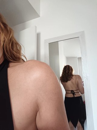 Vestido negro fiesta corte asimétrico
