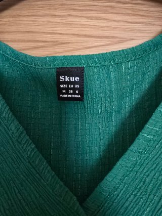 Vestido verde con elástico en cintura