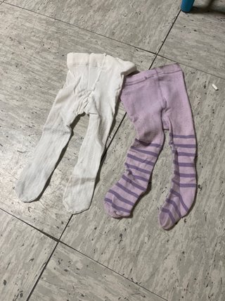 Medias bebe niña blancas y moradas