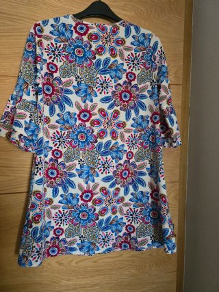 Vestido SHEIN floral multicolor talla M