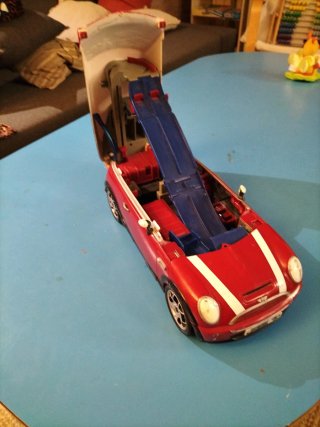 Coche grande con autopistas