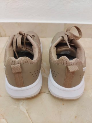 Zapatillas deportivas beige mujer Primark