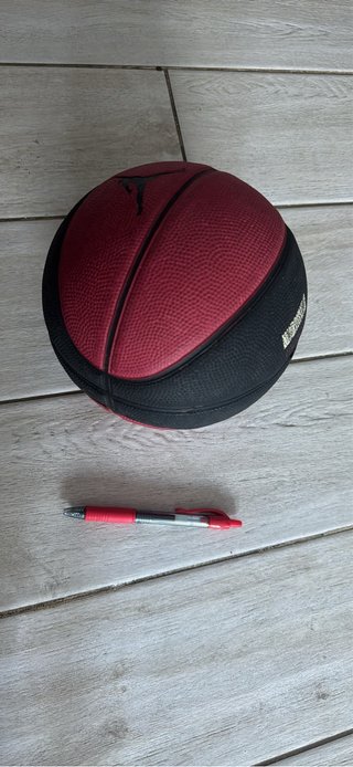 Balón de Baloncesto Jordan Negro y Rojo