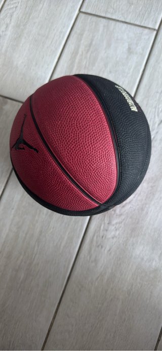 Balón de Baloncesto Jordan Negro y Rojo