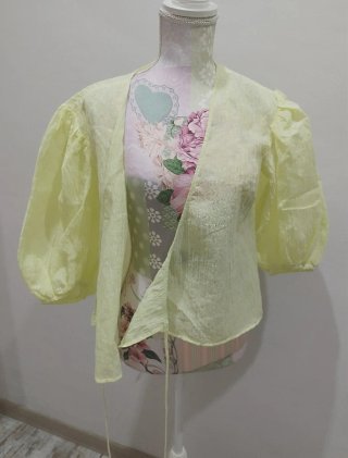 Blusa mangas abullonadas. Trend Collection H&M.