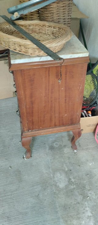 Mesa cajonera antigua