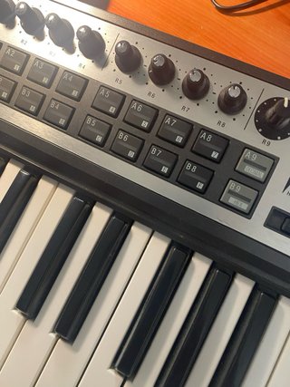 Controlador MIDI Edirol PCR-300