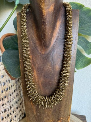 Collar étnico de cuentas doradas