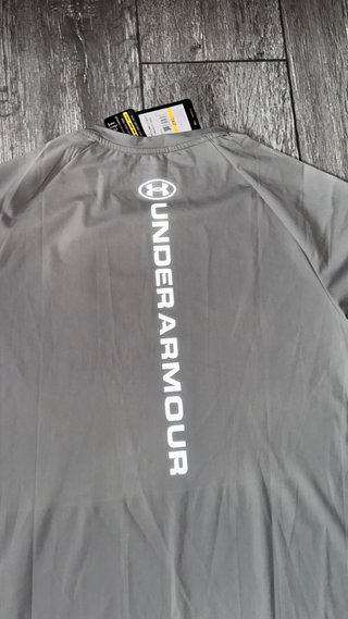 Completo sportivo Under Armour grigio e nero