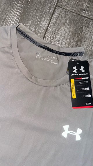 Completo sportivo Under Armour grigio e nero