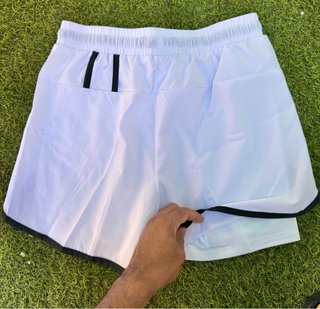Pantalones cortos blancos con logo