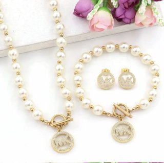 Conjunto Collar,Pulsera y Pendientes M K Imitacion