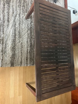 Tavolo da giardino in legno scuro