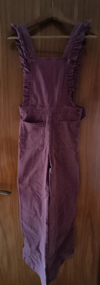 Mono morado con volantes