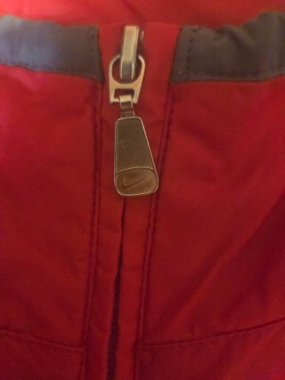 Chaqueta cortavientos Nike roja y gris
