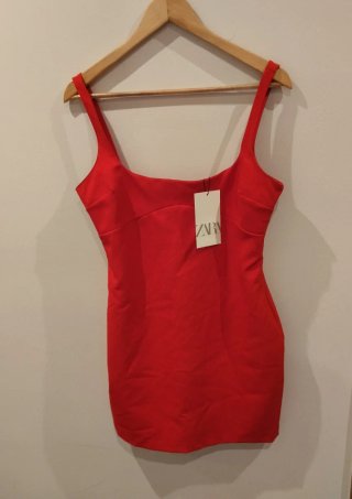 Vestido Zara con etiqueta nuevo
