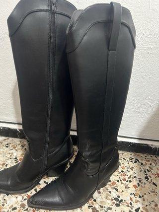 Botas de cuero negras con tacón