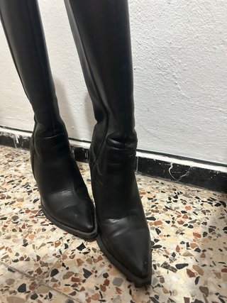 Botas de cuero negras con tacón