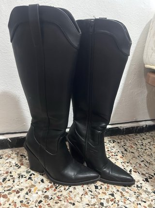 Botas de cuero negras con tacón