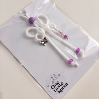 Colgante charm mariposa blanco y morado BTS