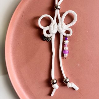 Colgante charm mariposa blanco y morado BTS
