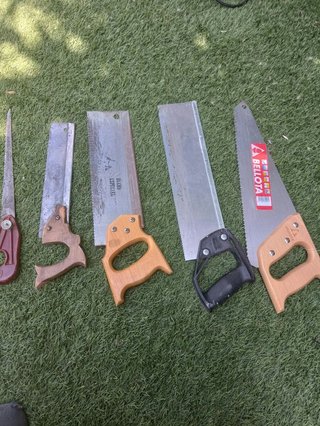 Lote 5 serruchos manuales para madera