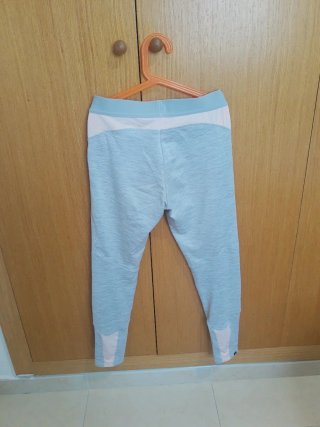 Chándal Decathlon gris y rosa