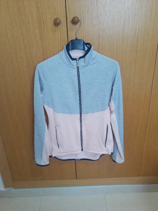 Chándal Decathlon gris y rosa