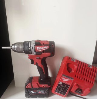 Taladro Milwaukee M18 + Cargador M12-18C