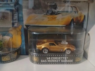 Hot Wheels retro '68 Corvette Gas Monkey Garage