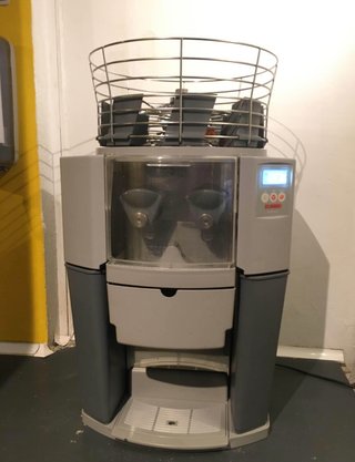 Exprimidor de naranjas automático