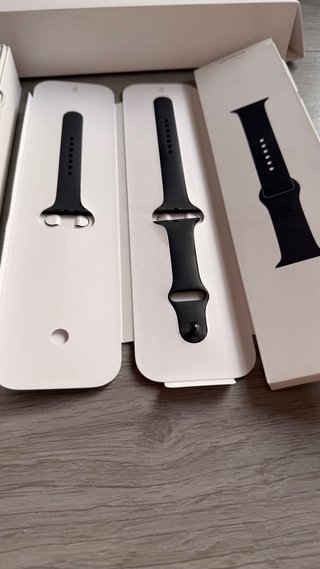 Apple Watch Series 5 Space Gray - Black Sport Band