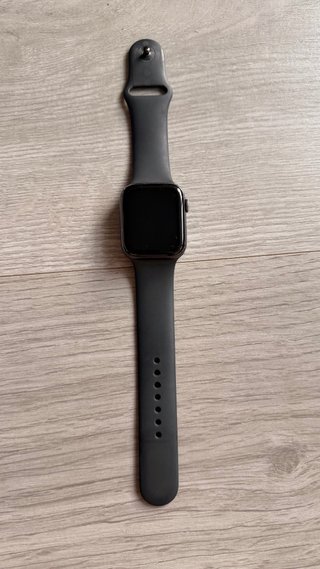Apple Watch Series 5 Space Gray - Black Sport Band