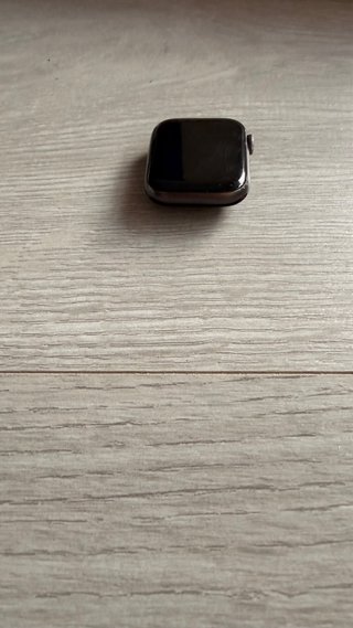Apple Watch Series 5 Space Gray - Black Sport Band