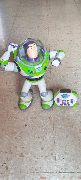 Buzz Lightyear con control remoto