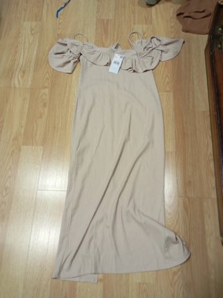 Vestido Beige Hombros Descubiertos
