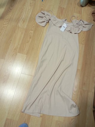 Vestido Beige Hombros Descubiertos
