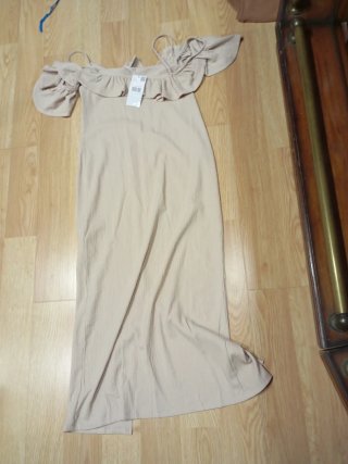 Vestido Beige Hombros Descubiertos
