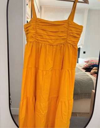 Vestido midi Zara naranja