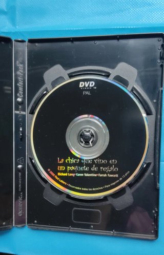 La Chica que Vino en un Paquete de Regalo DVD