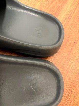 Chanclas Adidas Yeezy Slide Gris