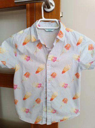 Camisa infantil con estampado de polos
