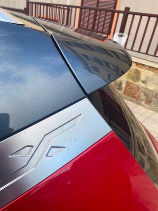 SEAT Arona 1.0 TSI 95cv • 30.000 km • Bicolor Rojo