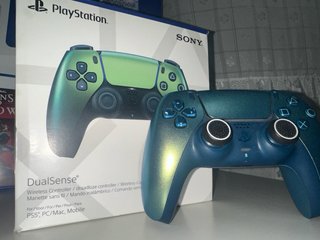 Consola PS5 + 2 Juegos (God of War, Assassin's)