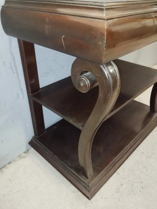 Consola antigua de caoba