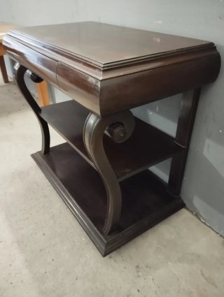Consola antigua de caoba