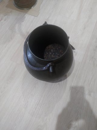 Pote de hierro fundido antiguo