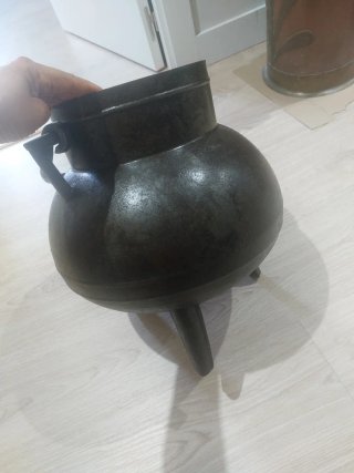 Pote de hierro fundido antiguo